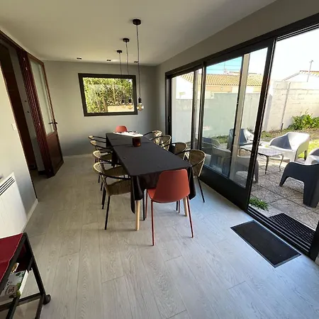 Dom wakacyjny Maison 5 Chambres Avec Grand Jardin Les Sables-dʼOlonne